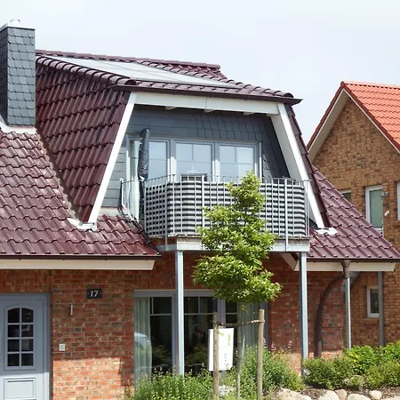 Holiday home Ostseeliebe Haus Ostseeliebe Haushaelfte Links Hohwacht